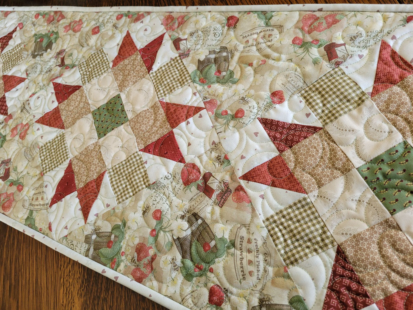 strawberry quilted table runner, angle view