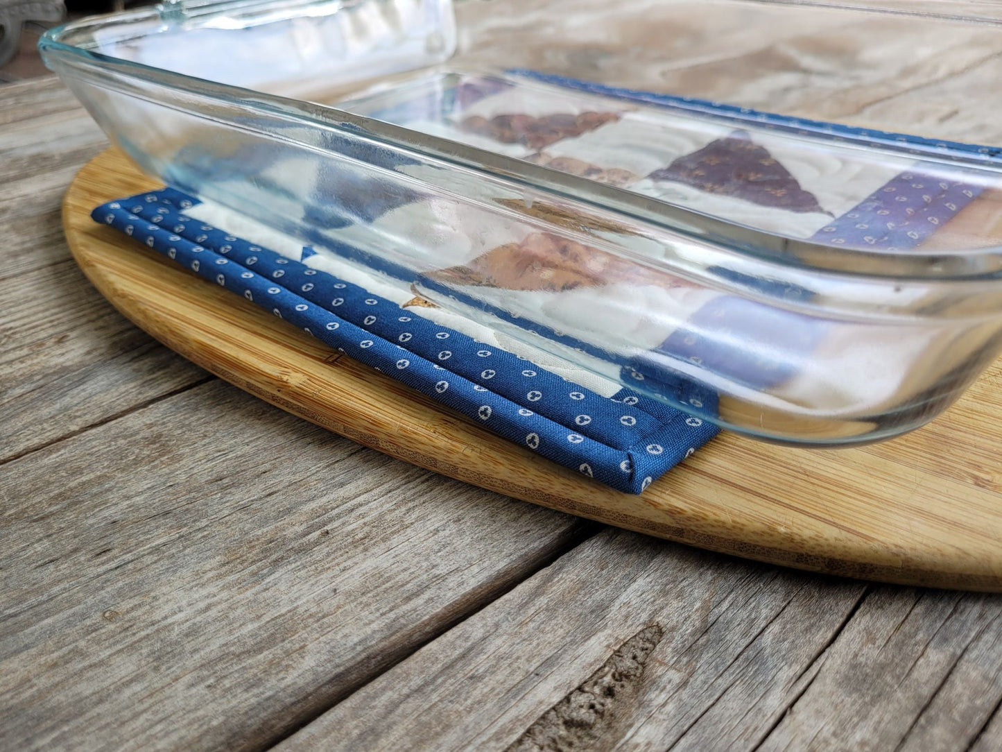 large quilted pot holder under 13 x 9 casserole