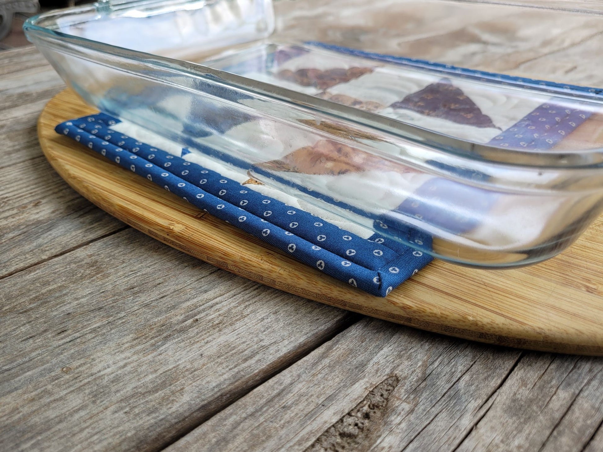 large quilted pot holder under 13 x 9 casserole