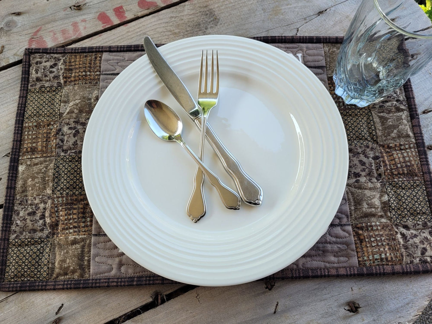 large placemats holds entire place setting