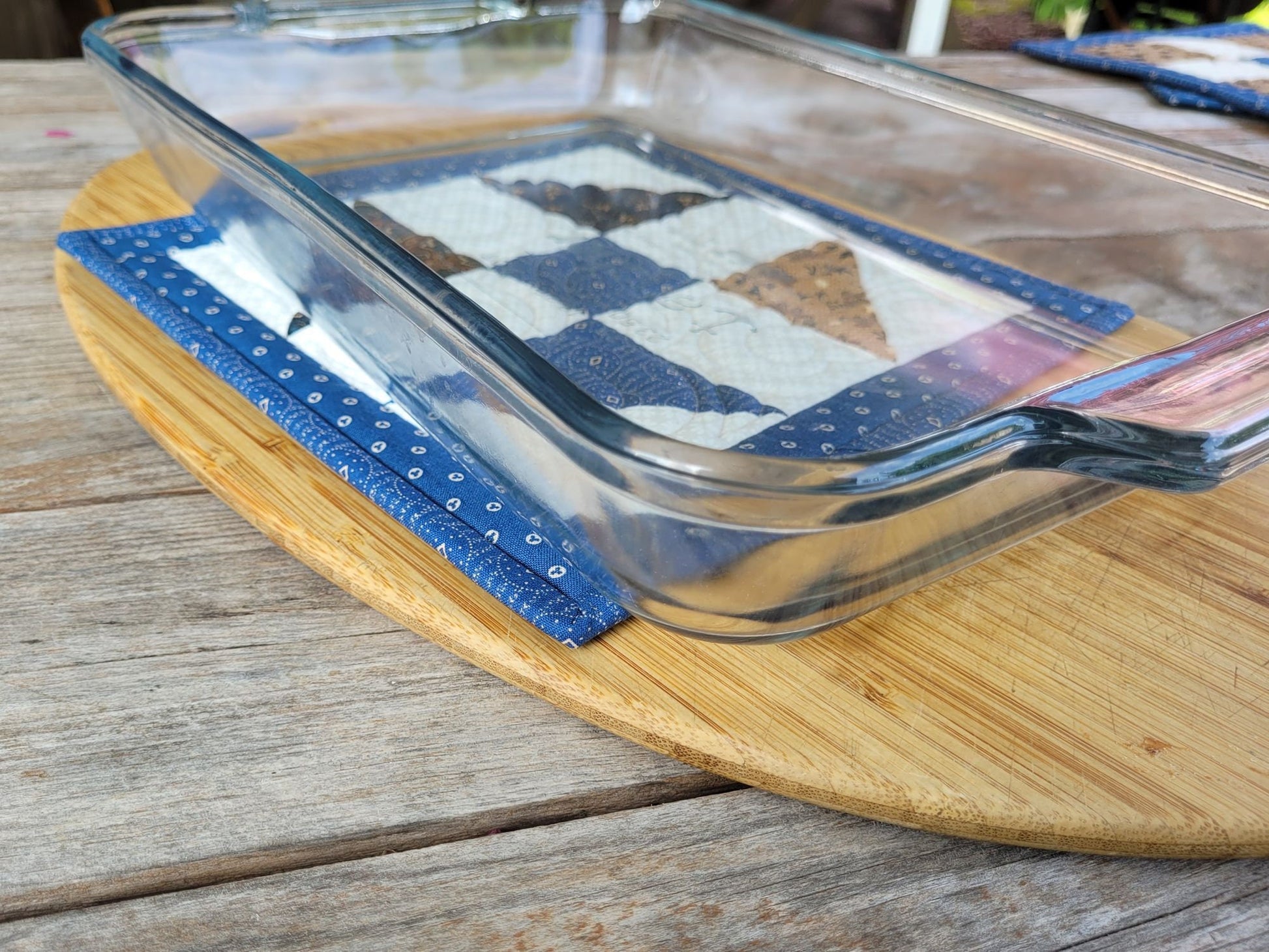 large quilted pot holder under 13 x 9 casserole