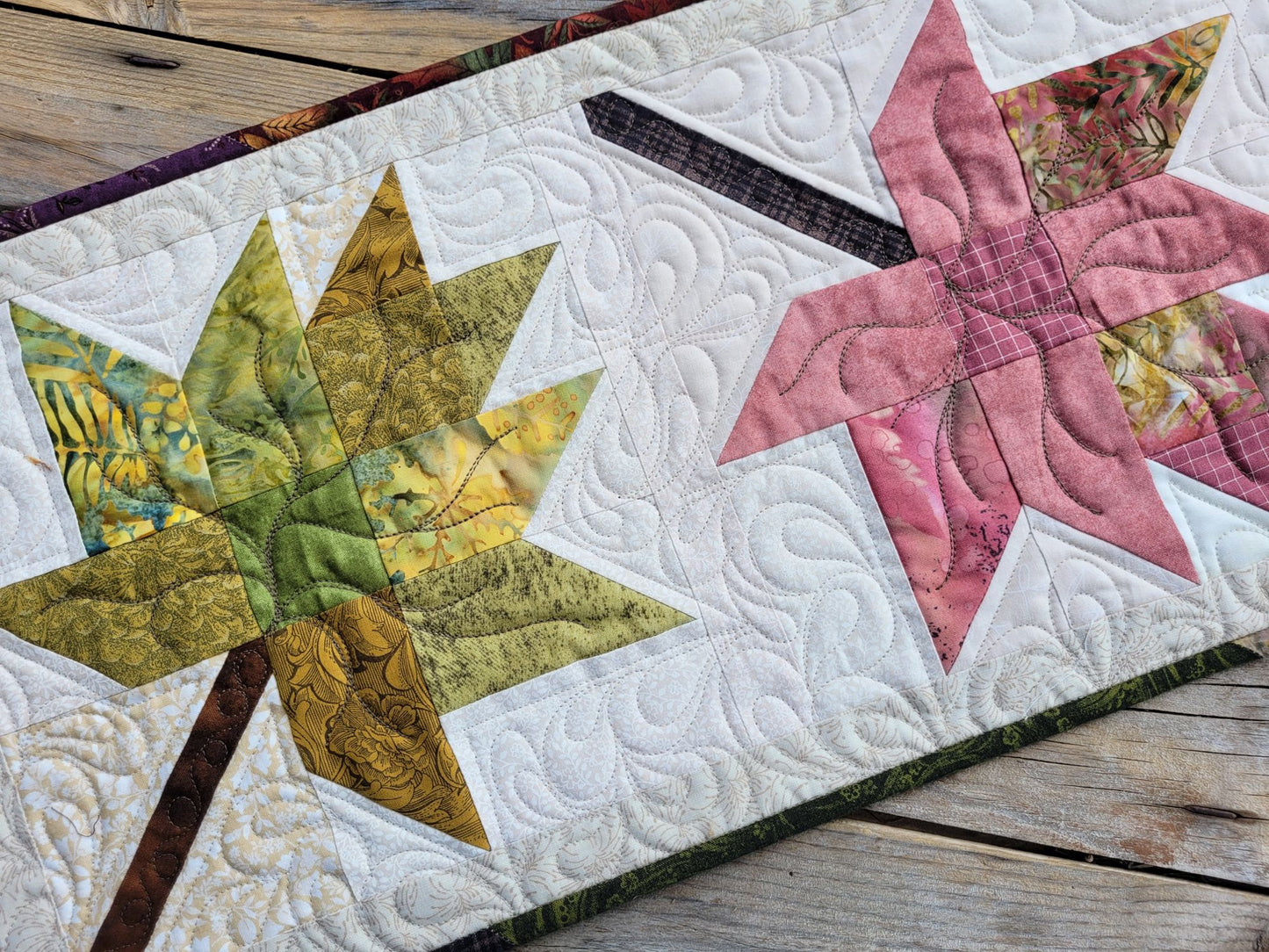 quilted table runner with fall leaves