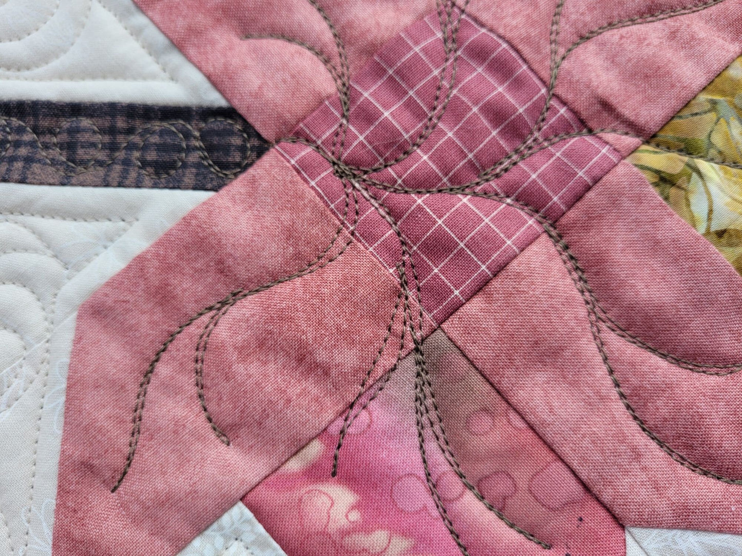 quilted table runner with fall leaves