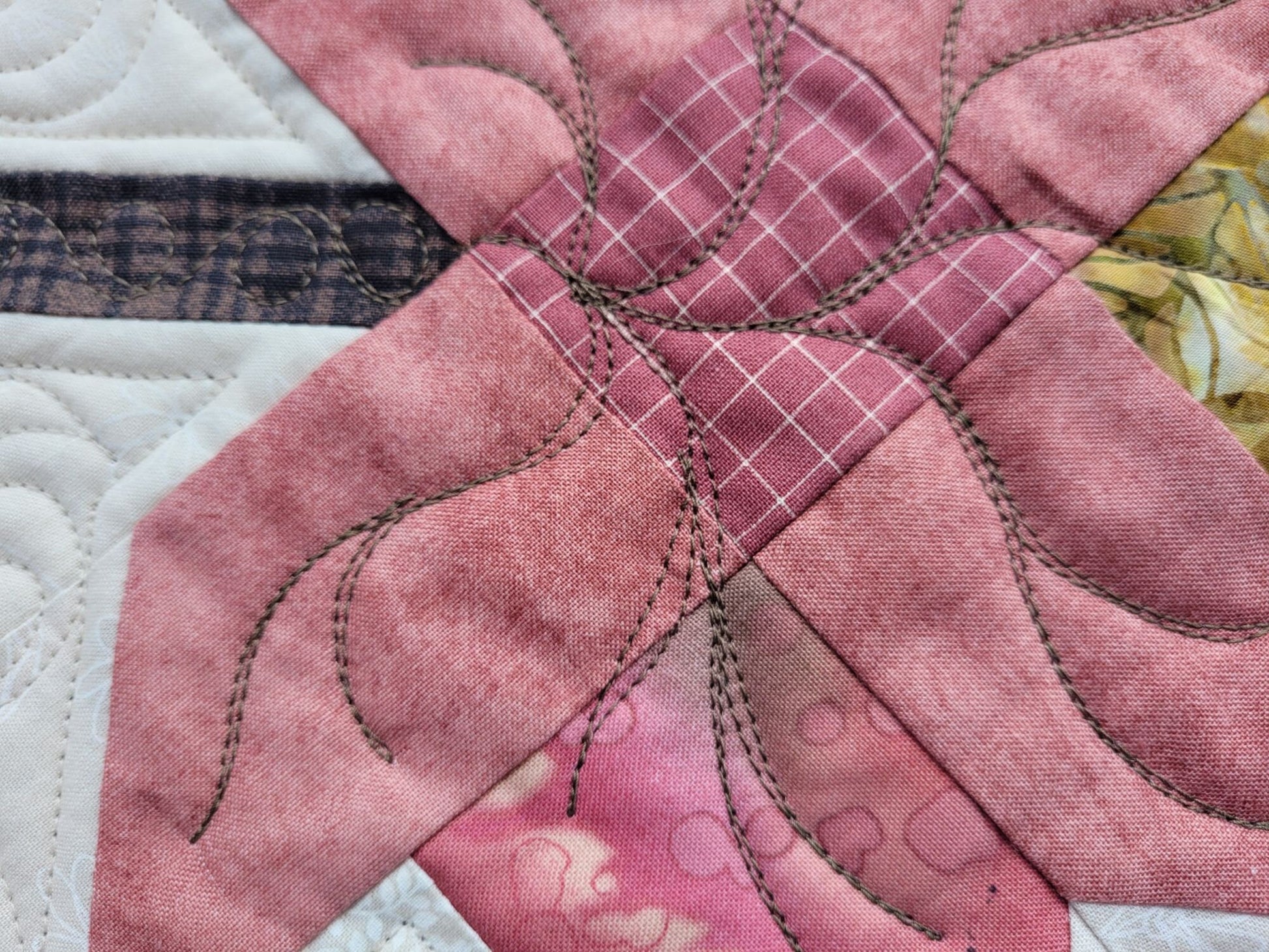 quilted table runner with fall leaves