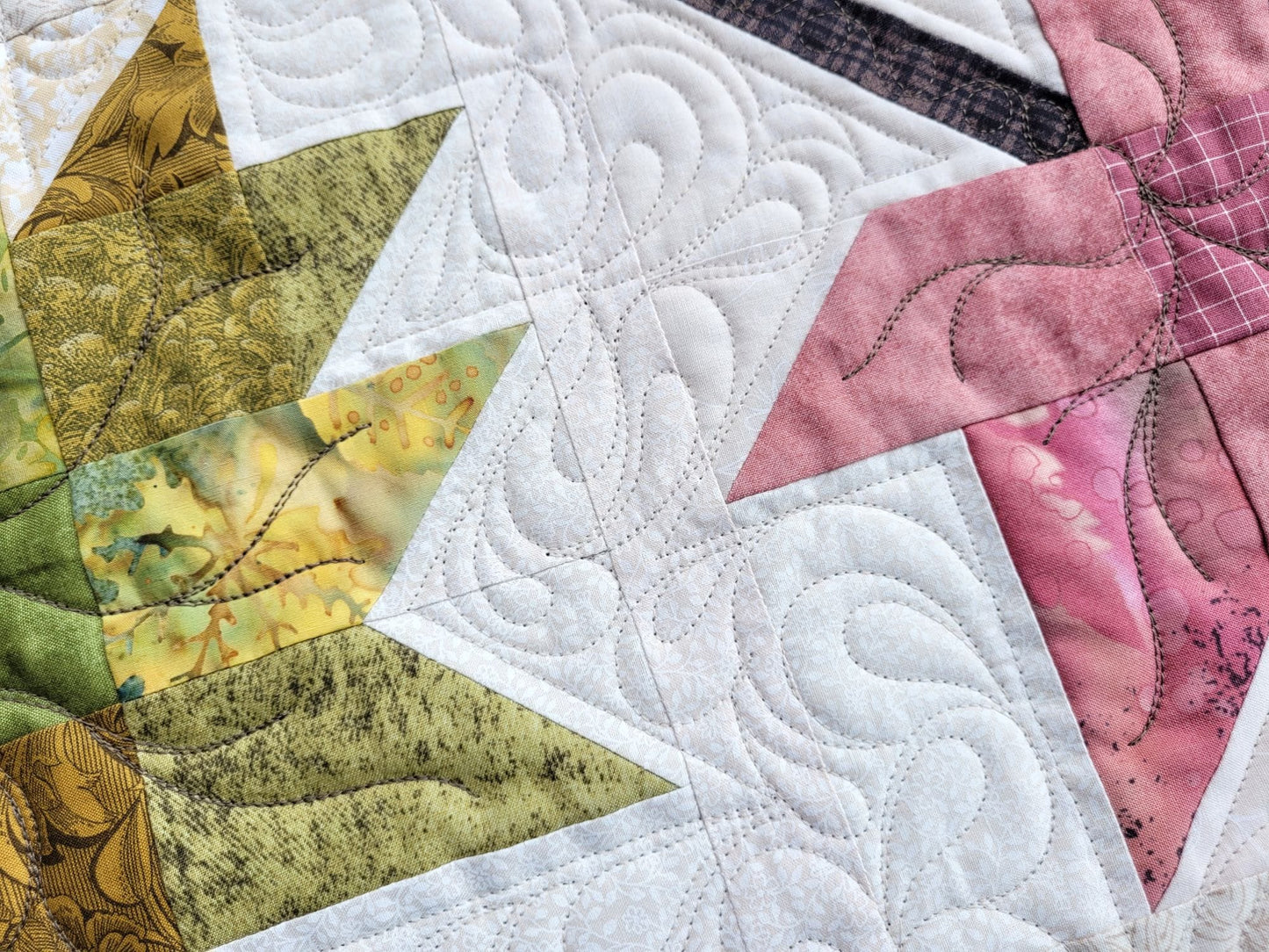 quilted table runner with fall leaves