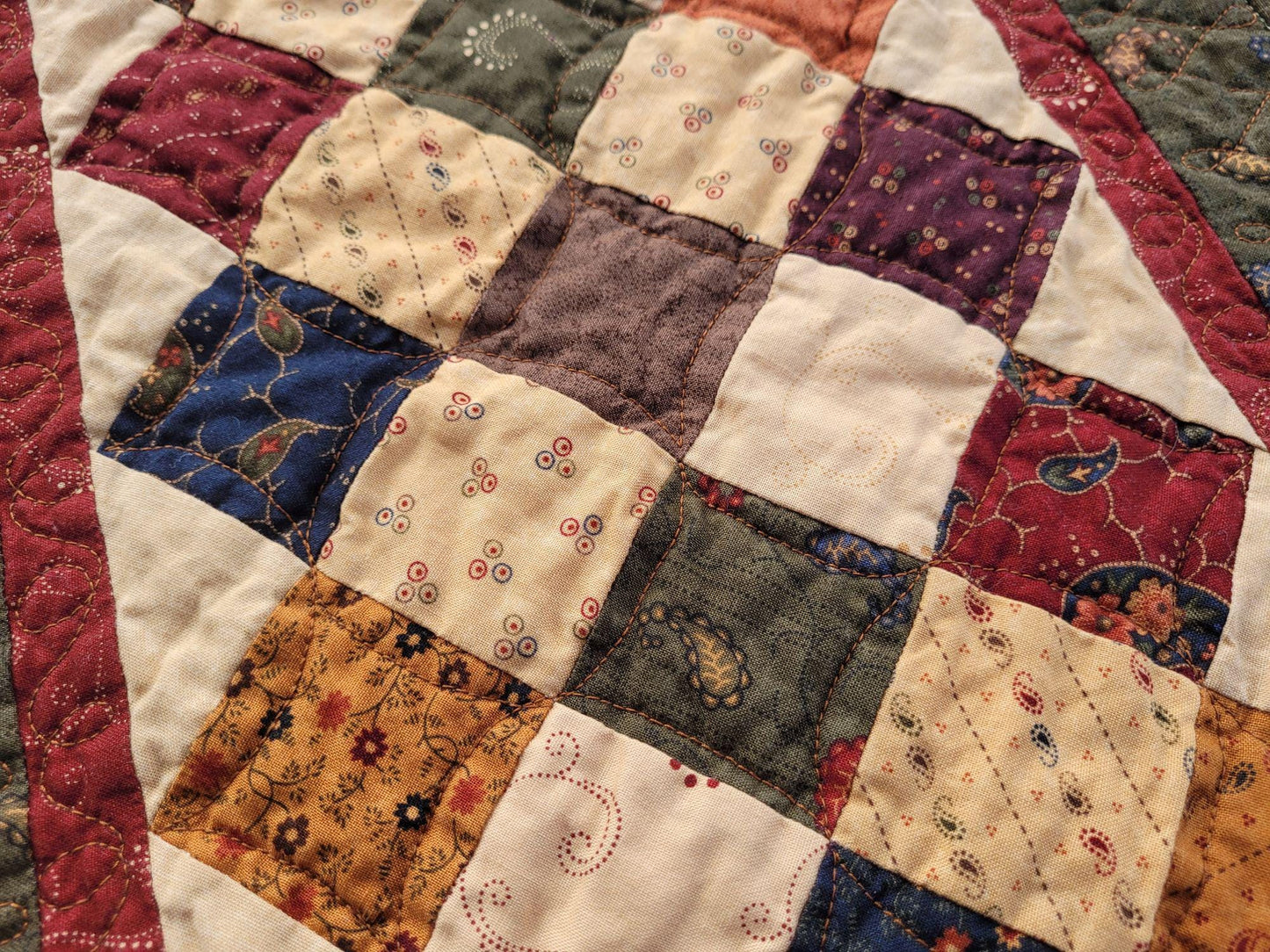 quilted table runner, close up