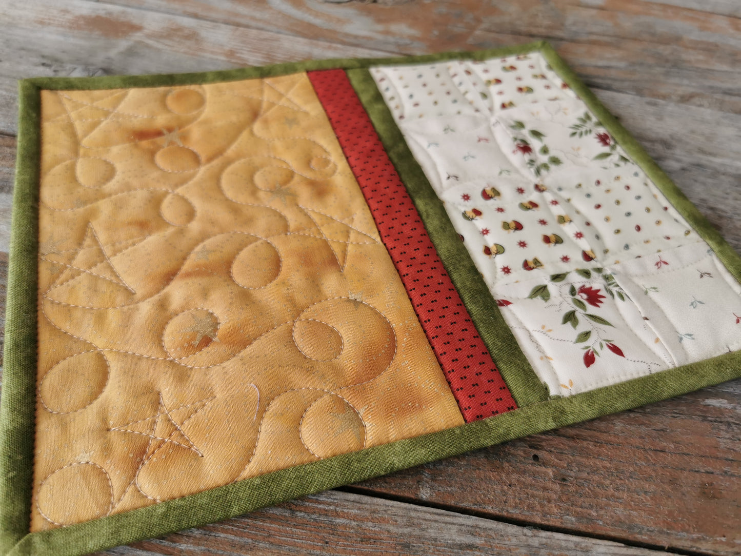 side view showing the star and loop quilting on the gold fabric