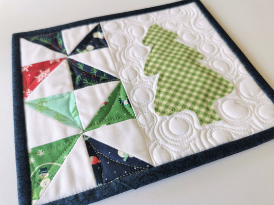 christmas tree quilted mug rug