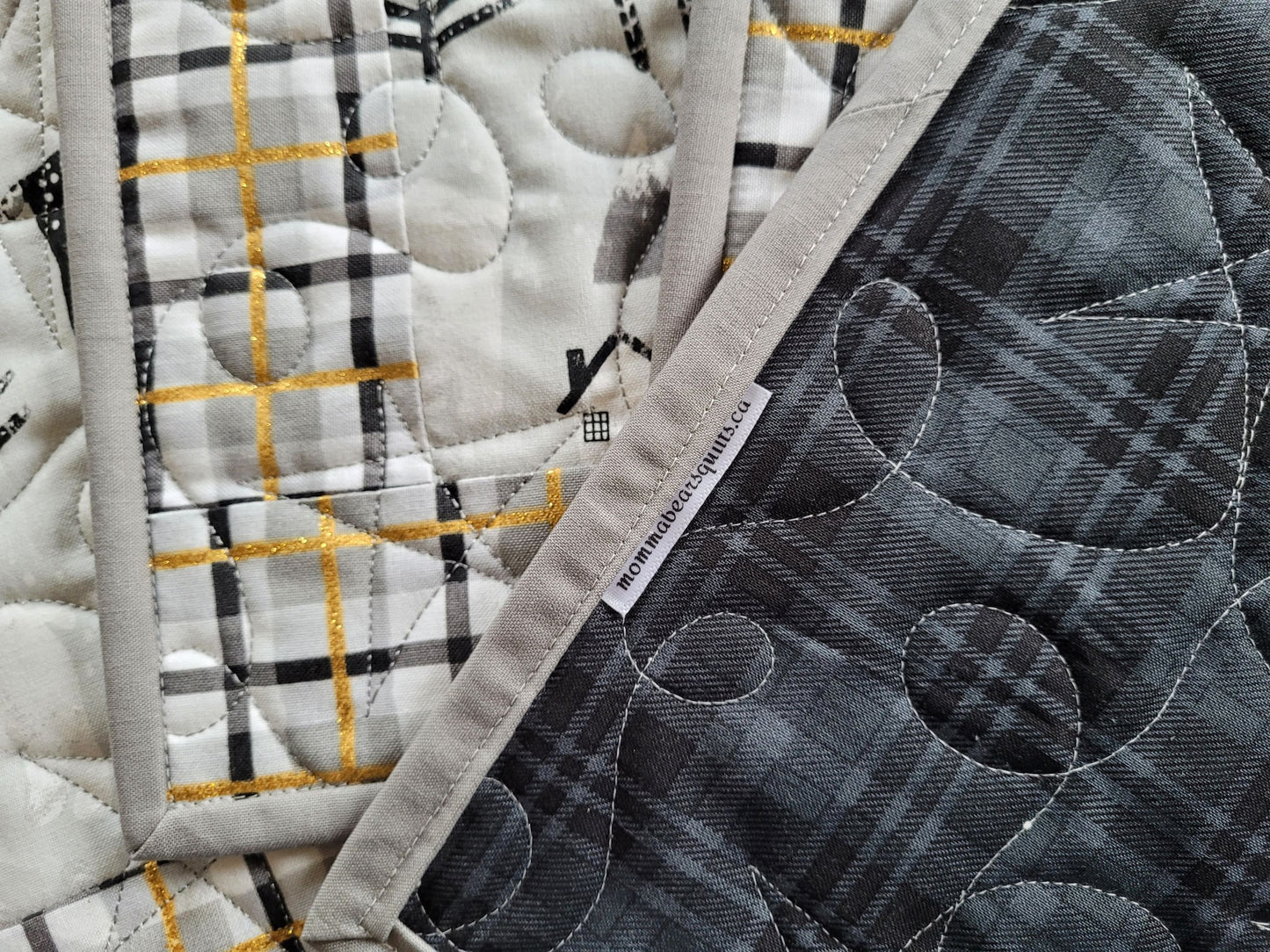 showing black plaid back of placemats