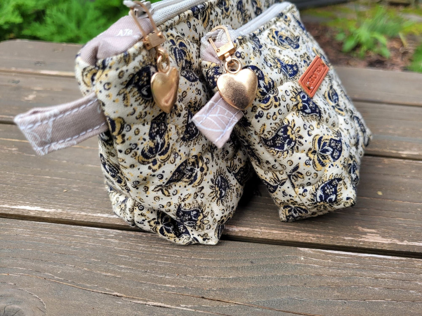 end view of zipper pouches