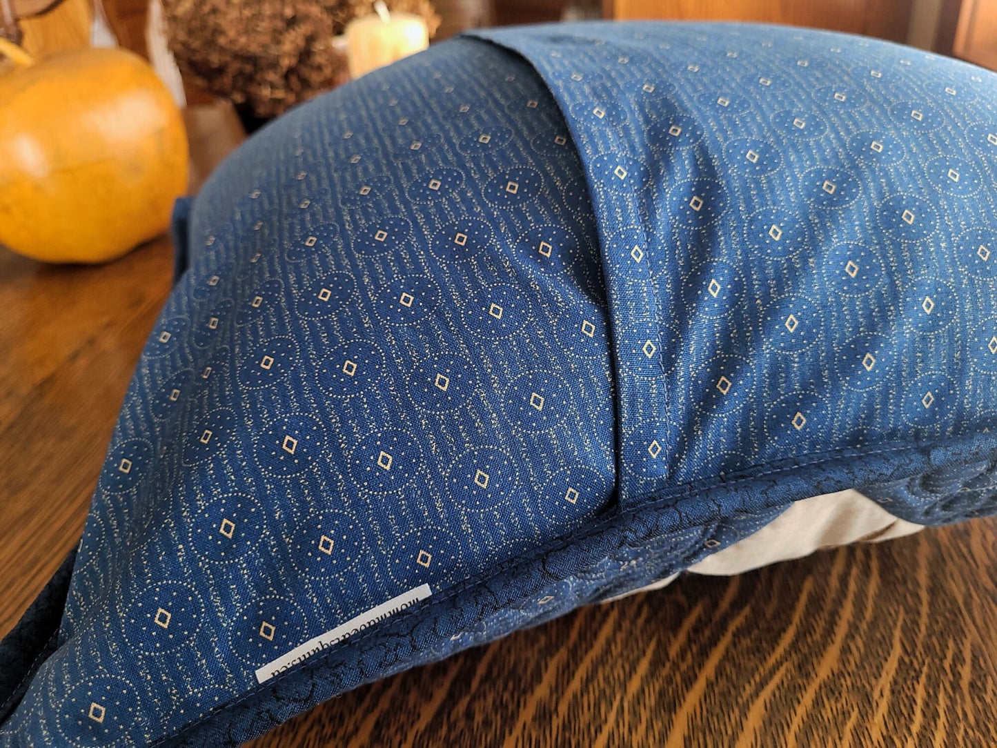 overlapping back of pillow