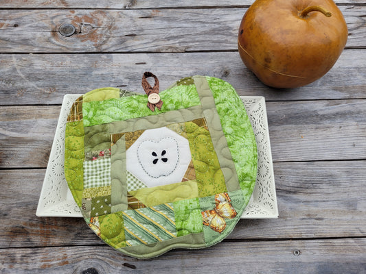 Scrappy Apple Mini Quilt - Orchard Green