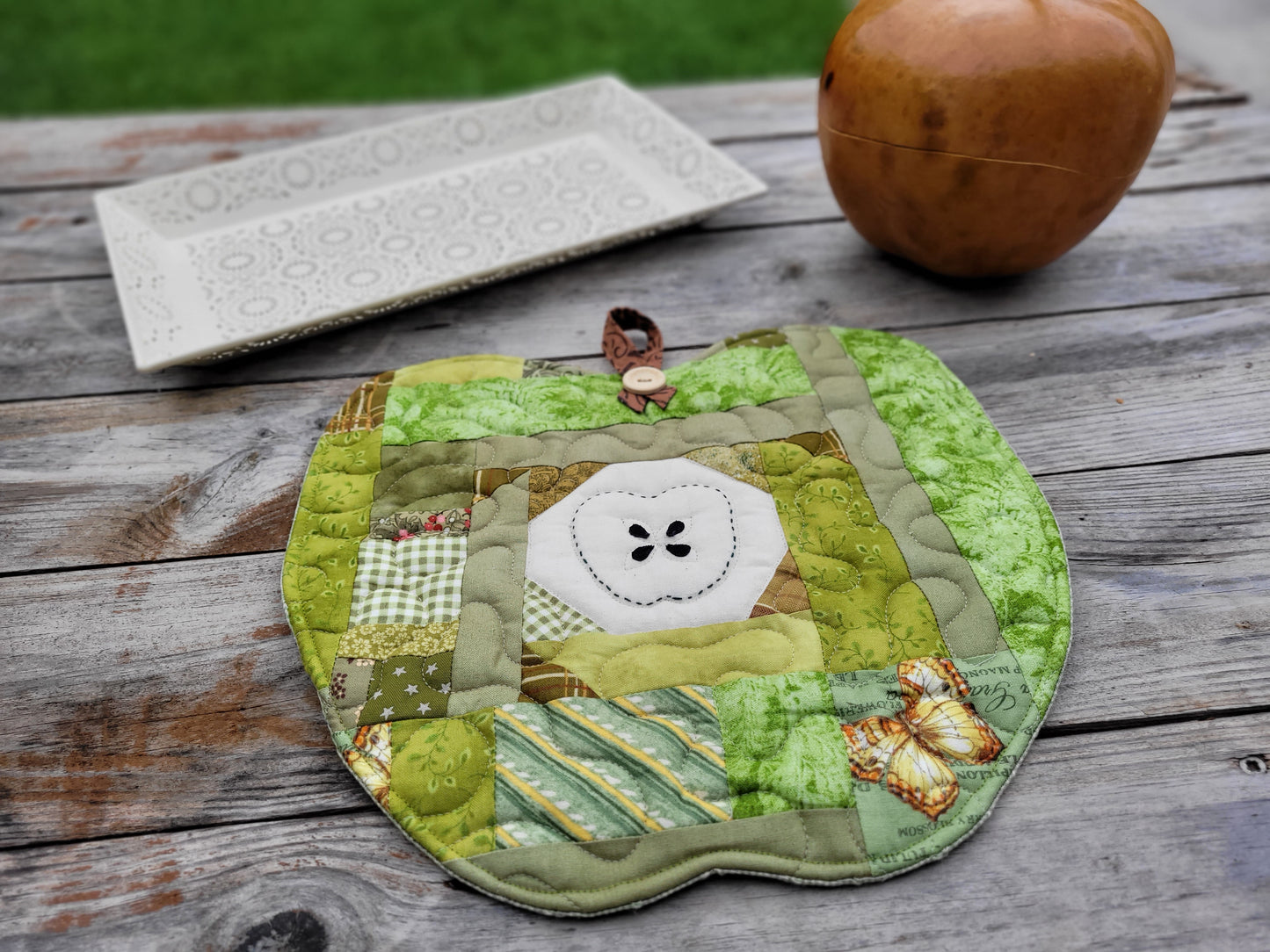 Scrappy Apple Mini Quilt - Orchard Green