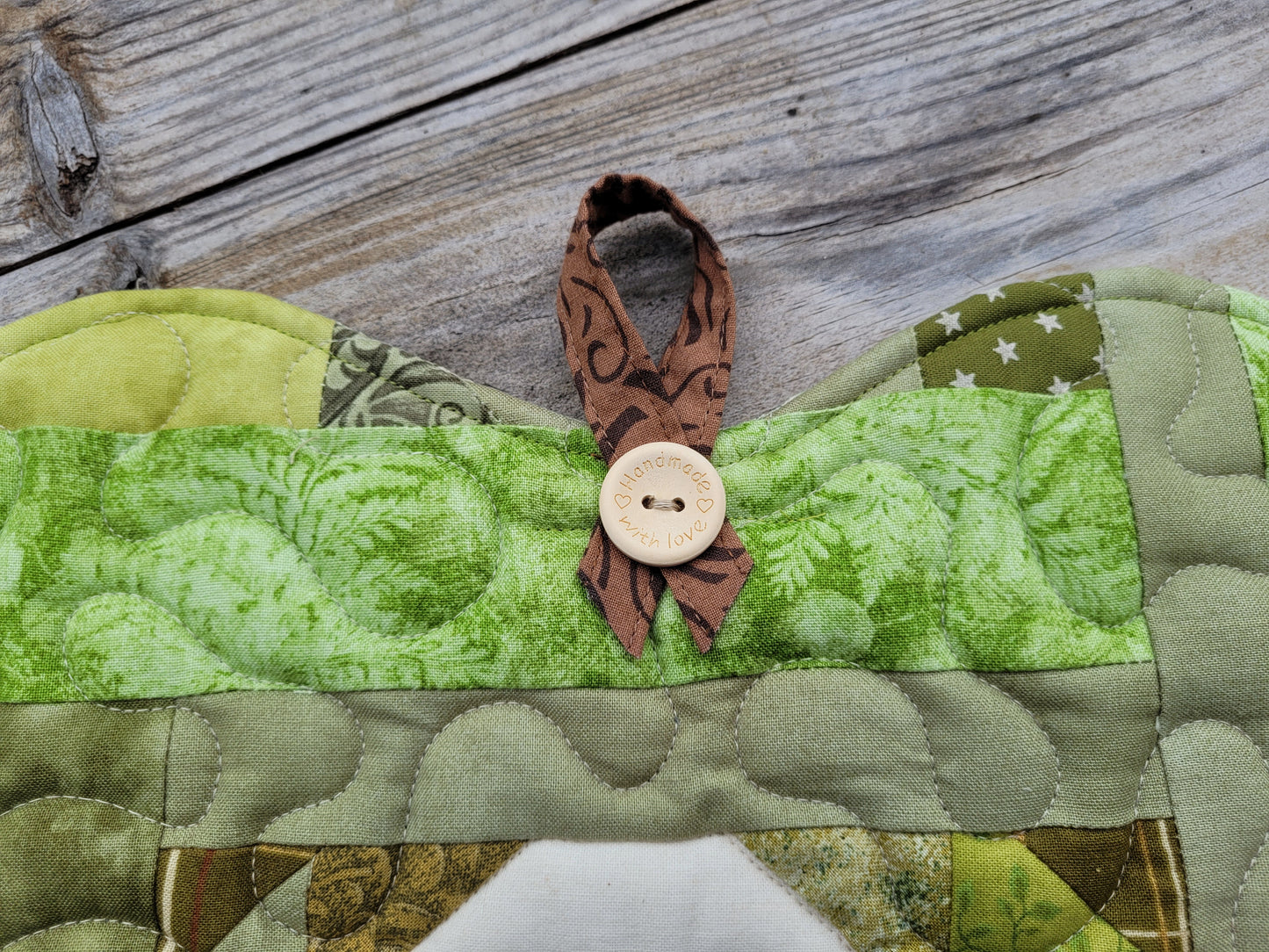 Scrappy Apple Mini Quilt - Orchard Green