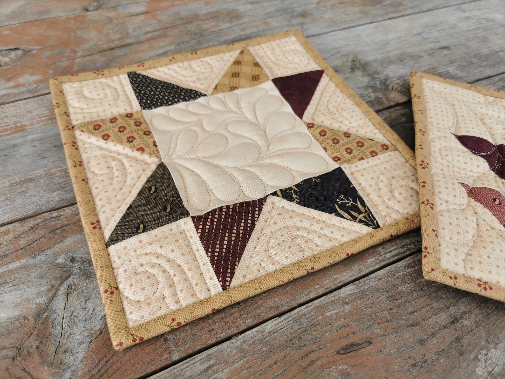 angle view of star potholder showing quilting texture