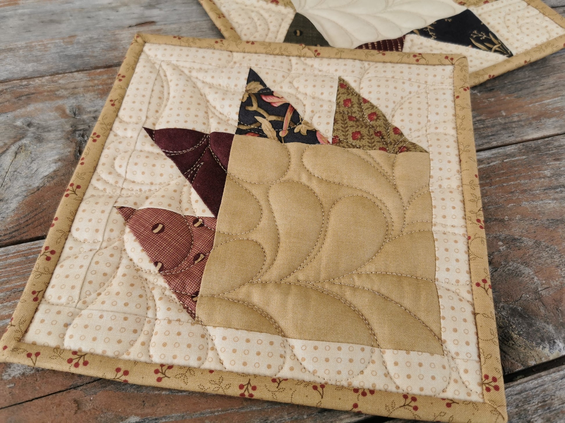 bear paw potholder showing quilting texture