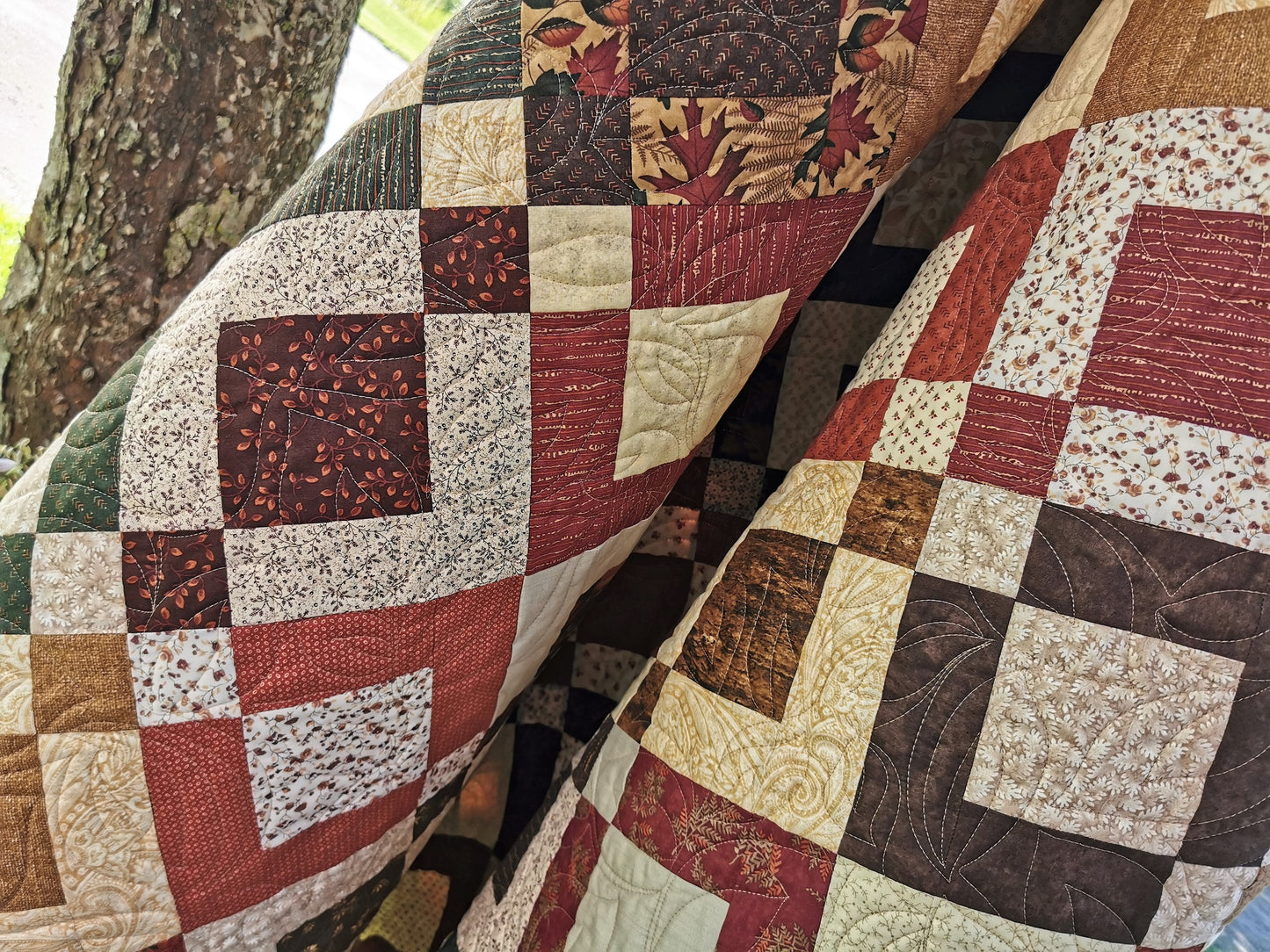 very close view of the quilt showing piecing and quilting design