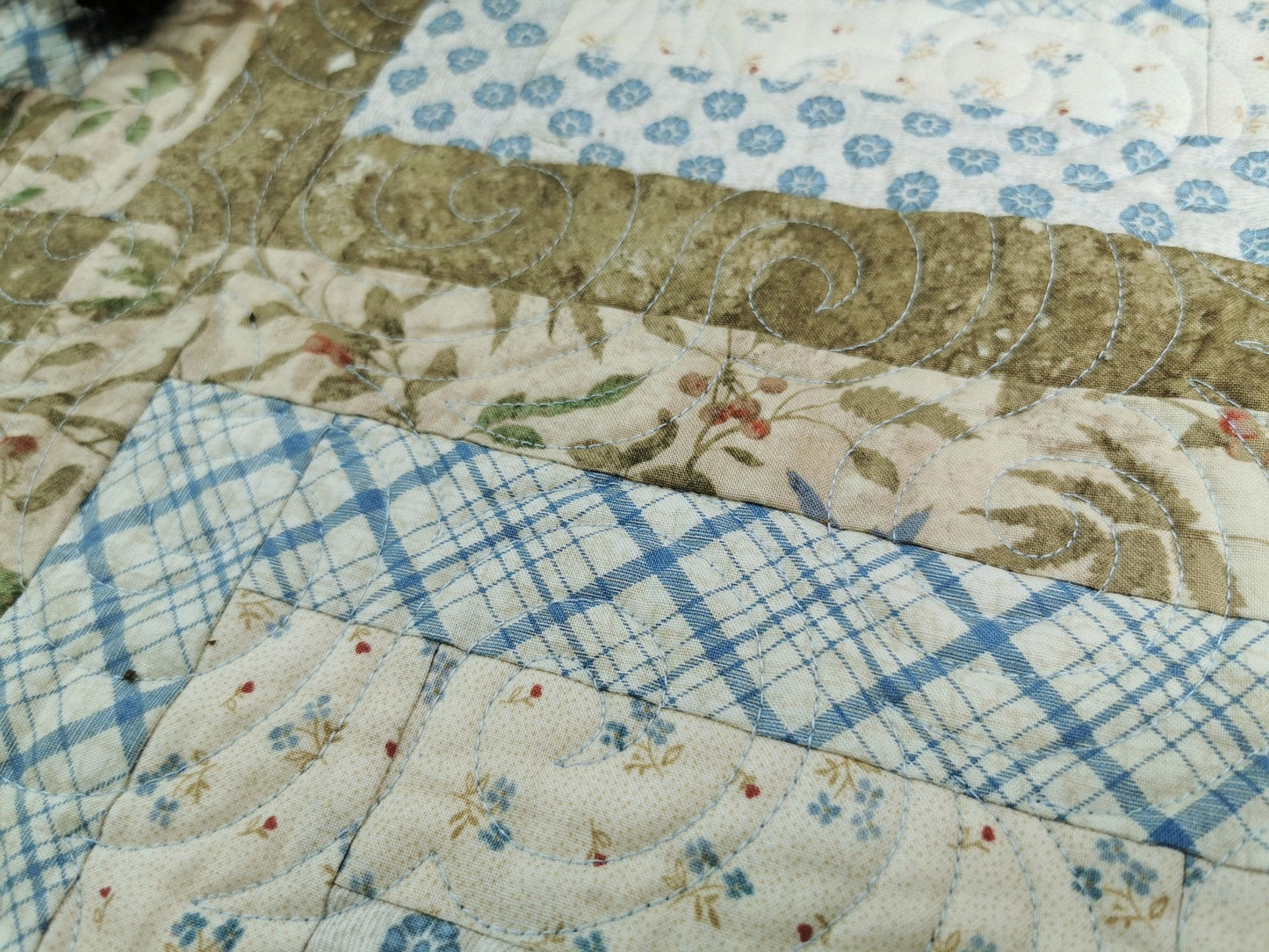 Square Table Quilt, Neutral