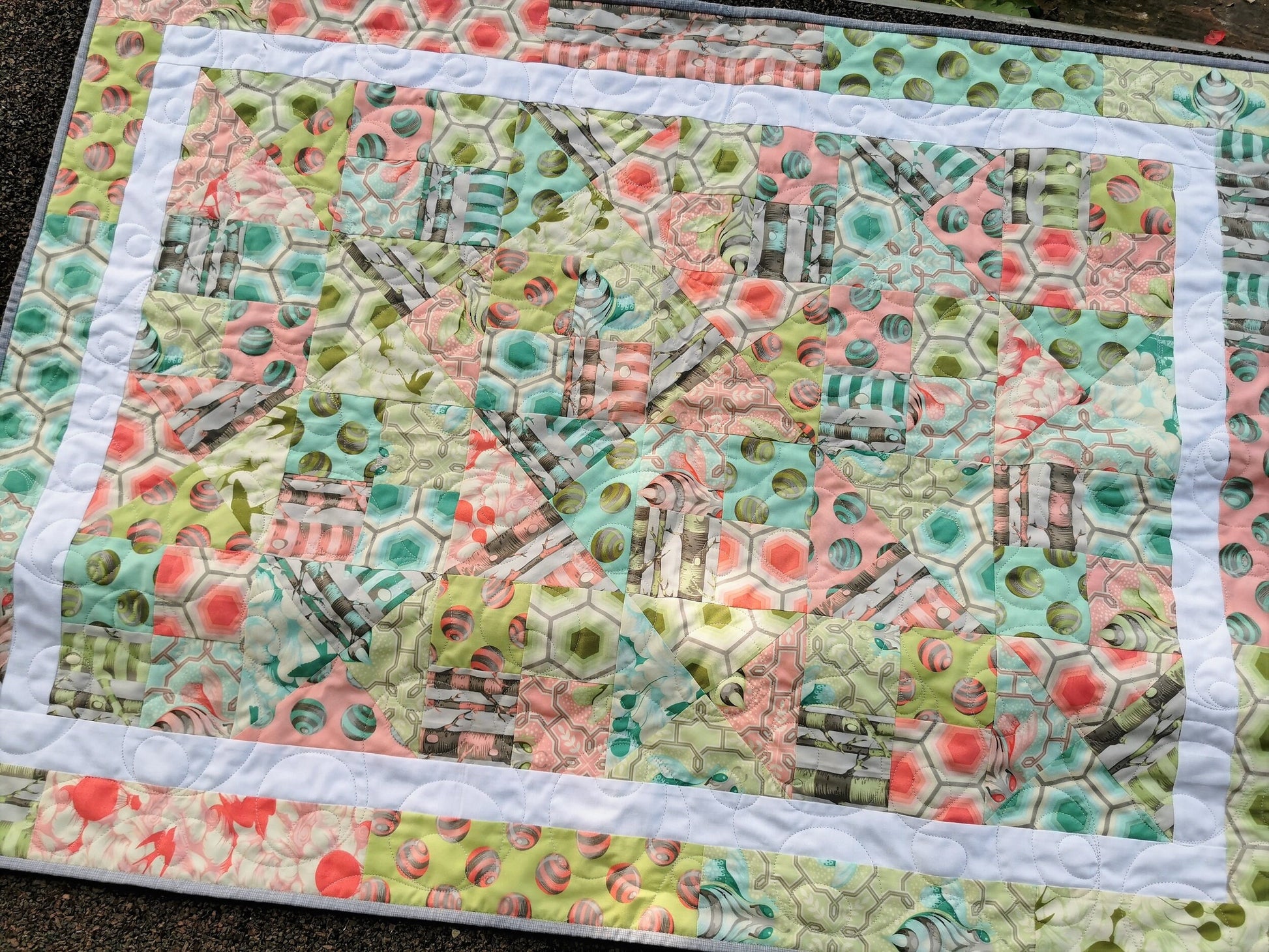 baby quilt with bees