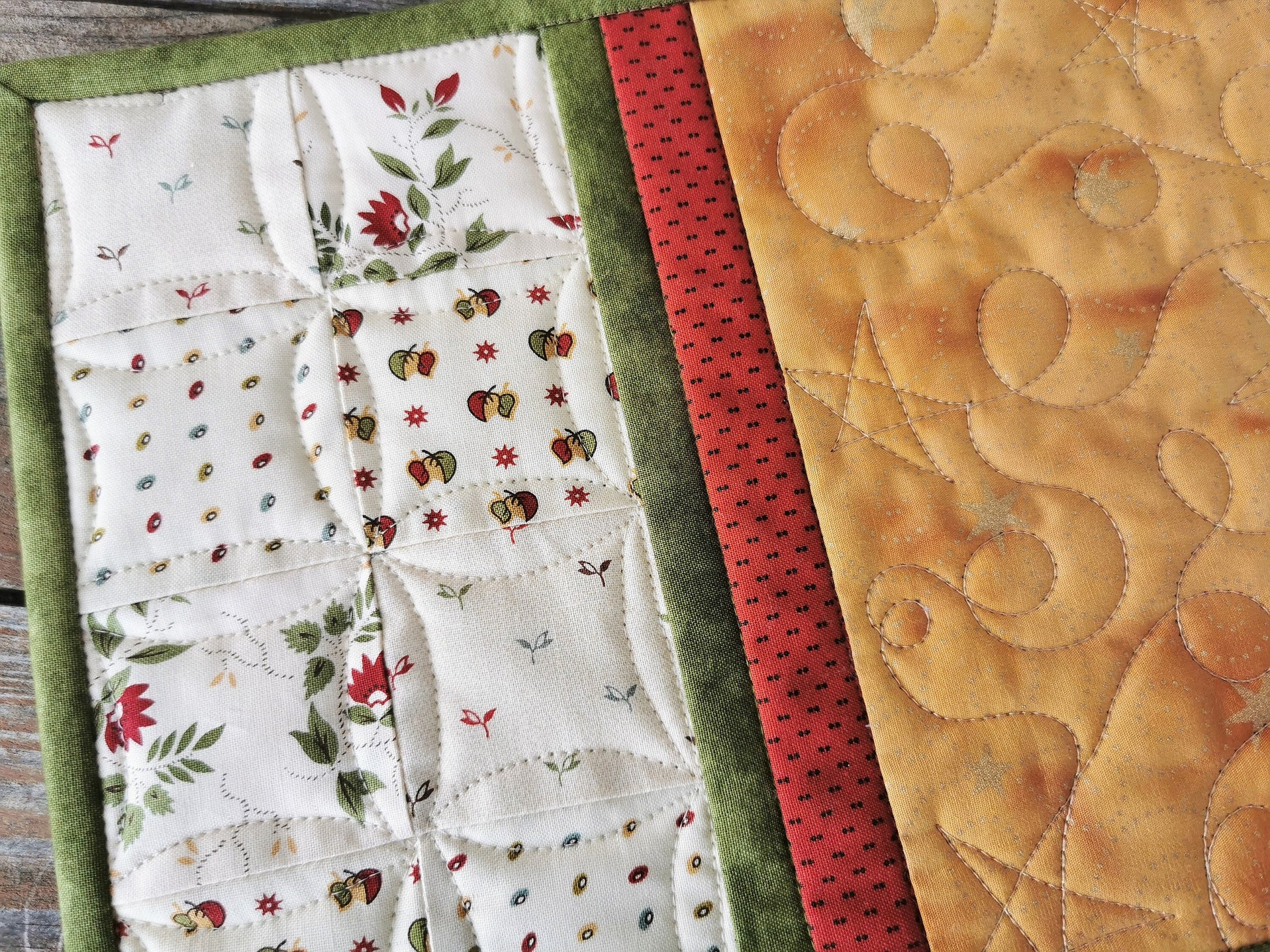 Quilted Christmas Mug Rug | Candle Mat | Mini Quilt | Small Gift