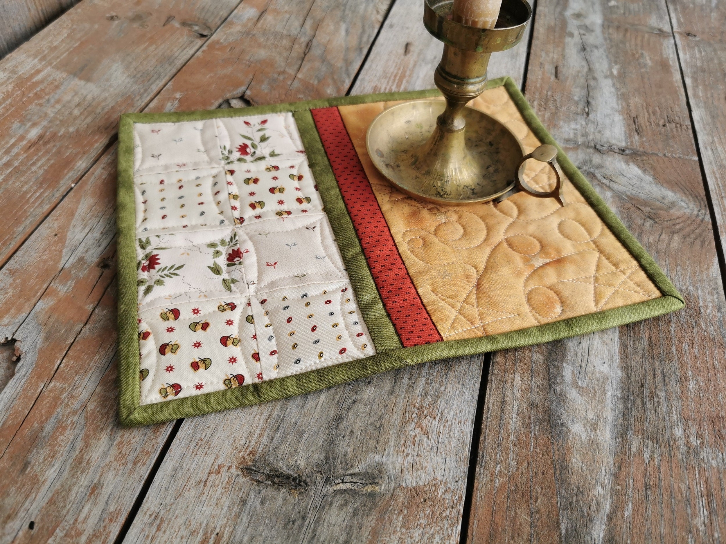 Quilted Christmas Mug Rug | Candle Mat | Mini Quilt | Small Gift