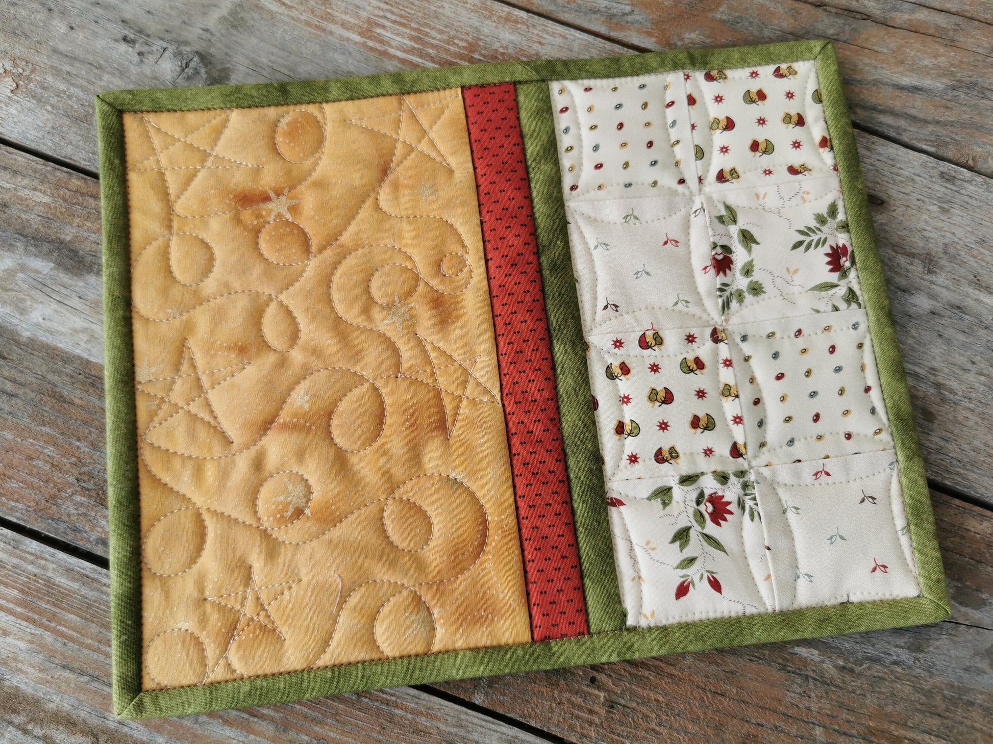 Quilted Christmas Mug Rug | Candle Mat | Mini Quilt | Small Gift