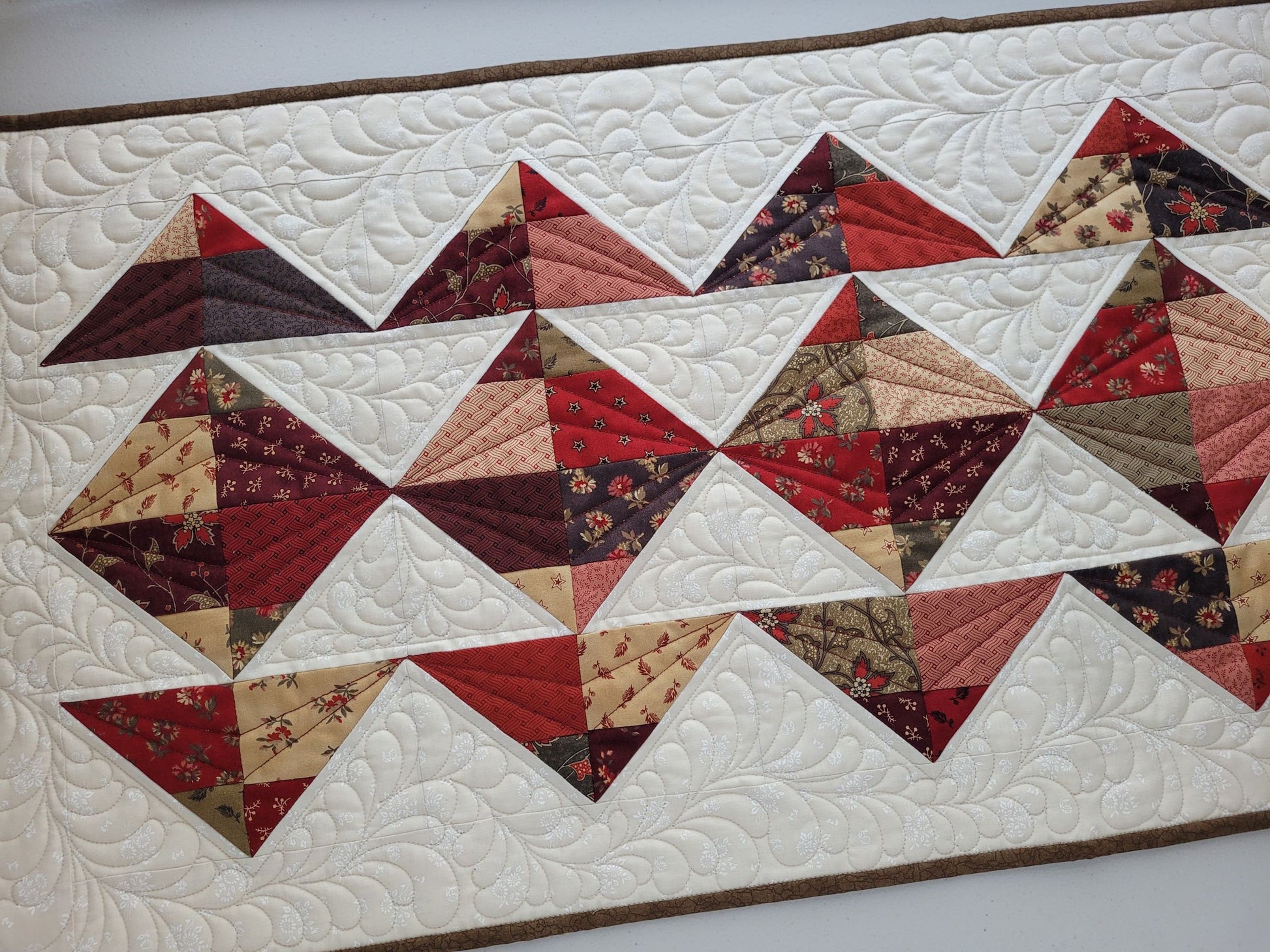 quilted table runner with feather quilting