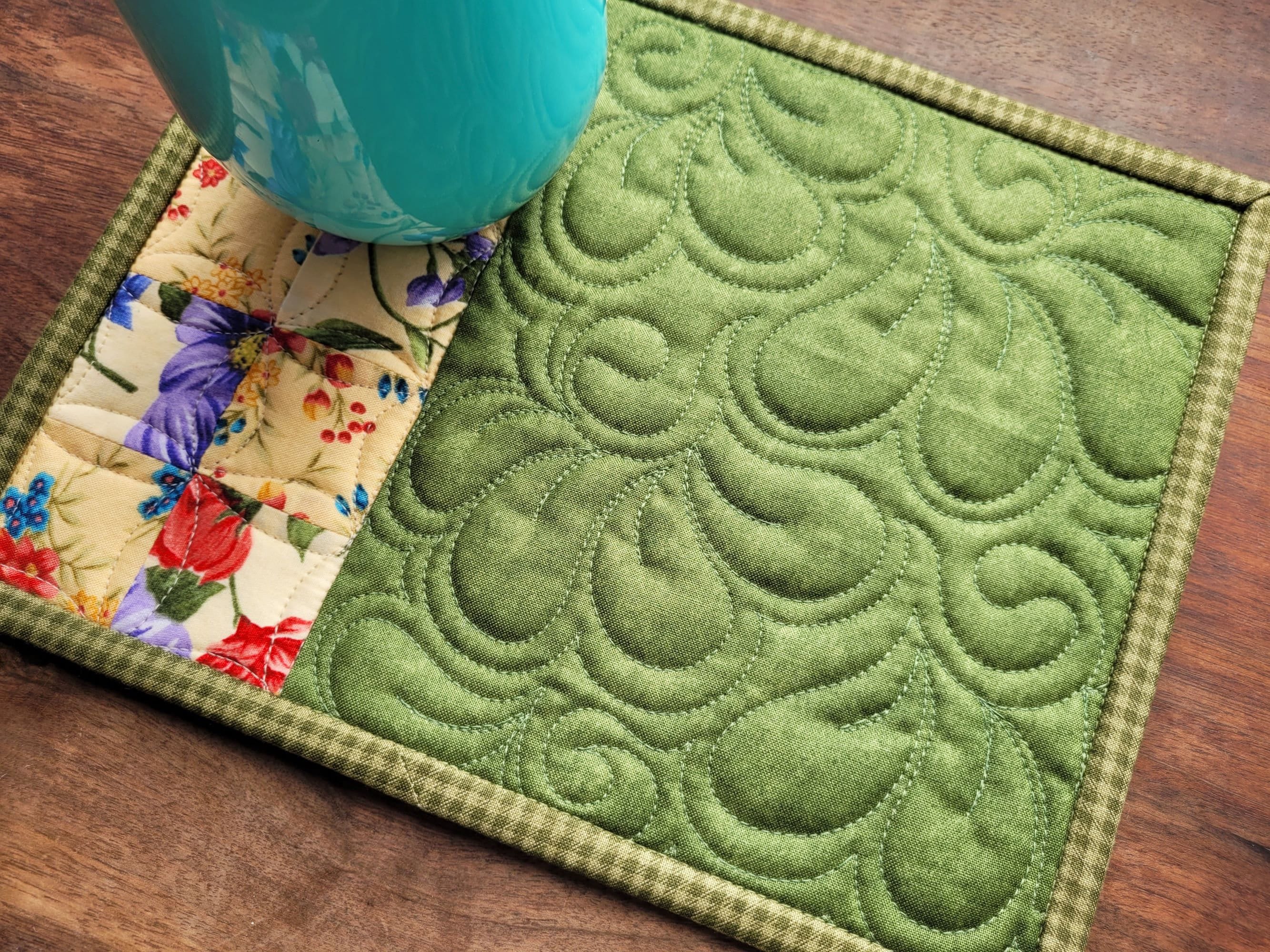 green quilted floral mug rug