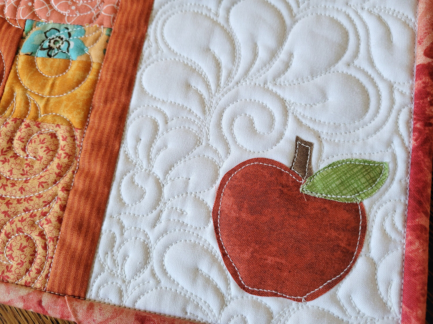 patchwork apple mini quilt