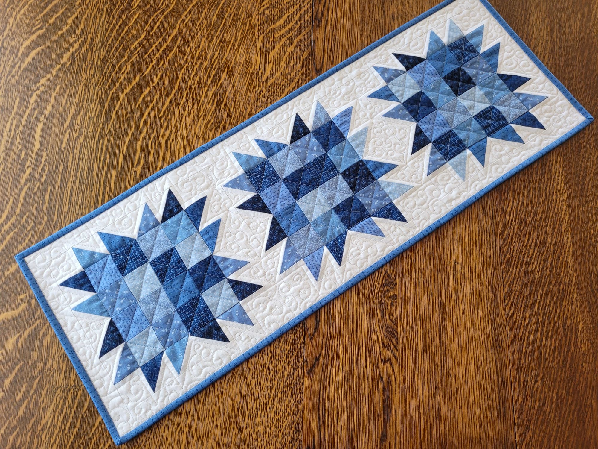 bear paw quilted runner
