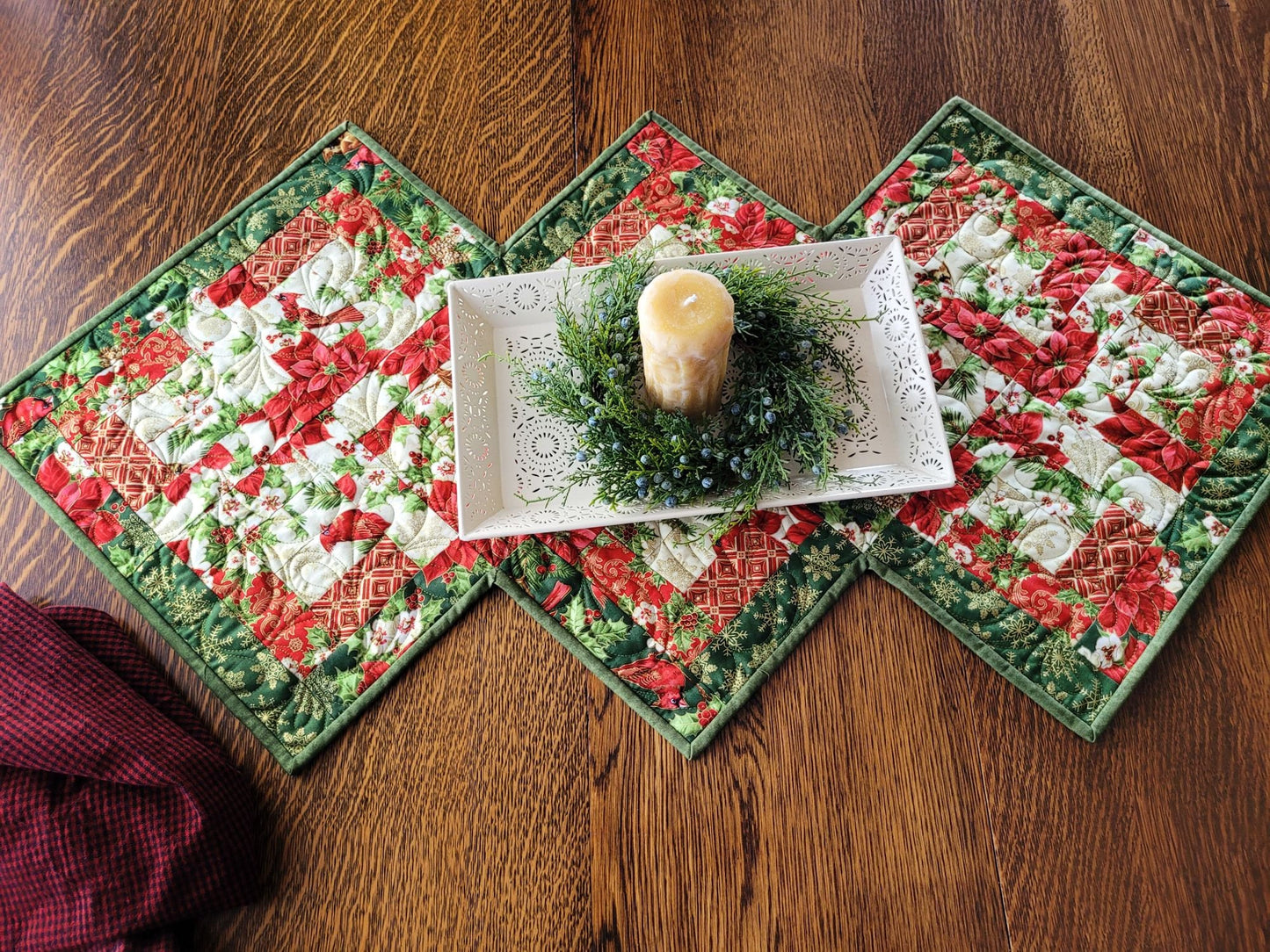 Holiday log cabin table runner