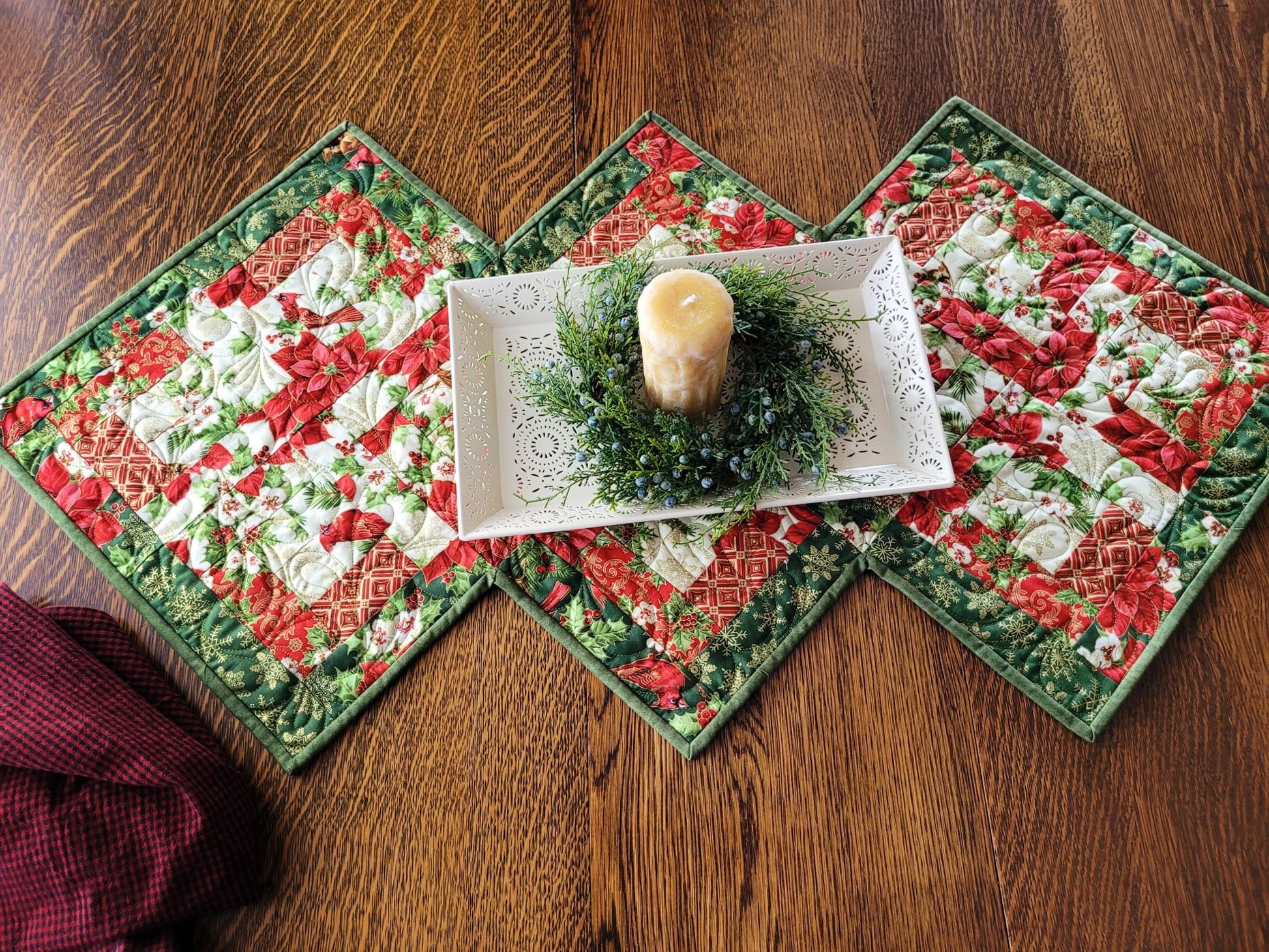 Holiday log cabin table runner