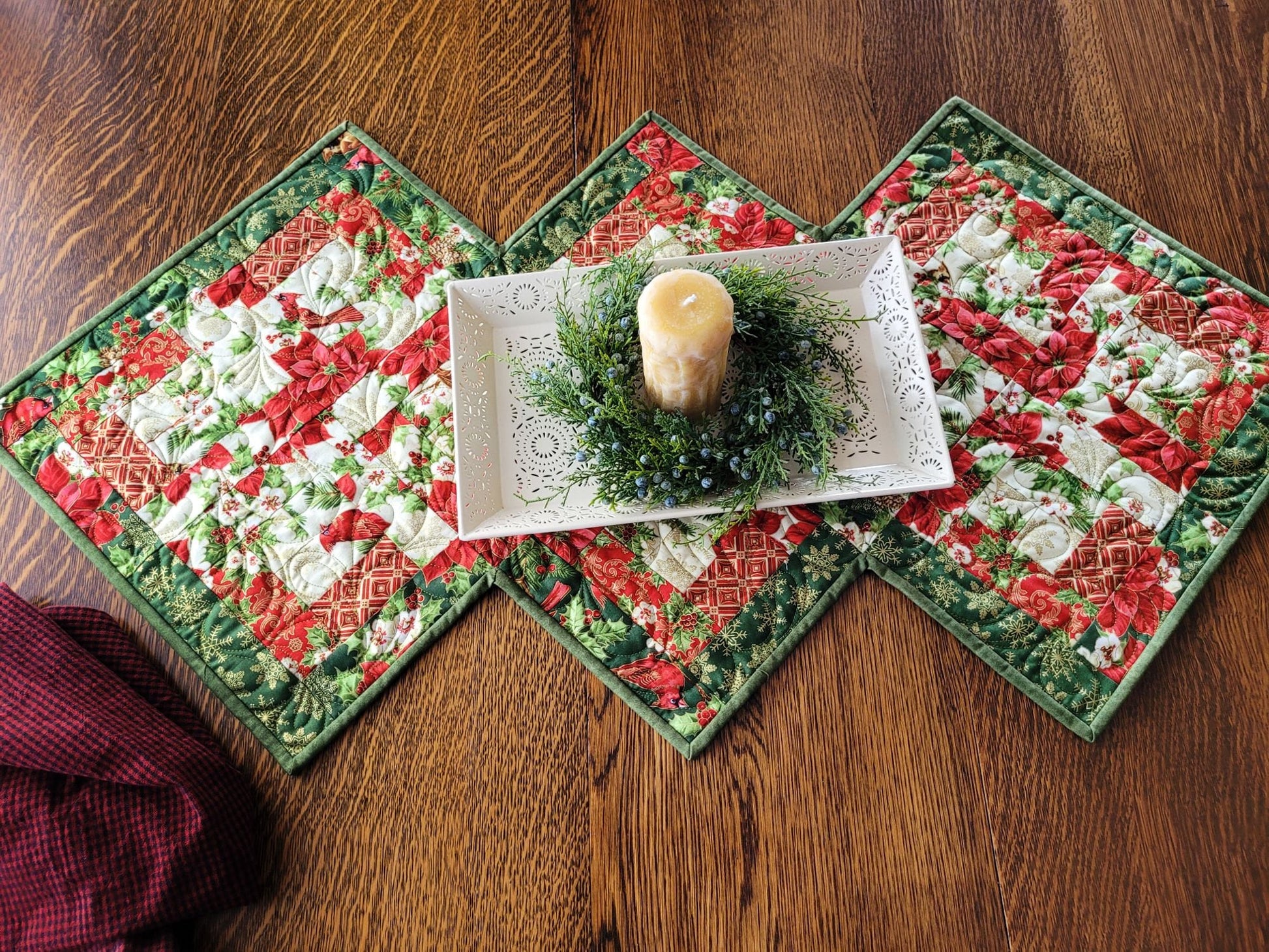 Holiday Log Cabin Quilted Table Runner | Christmas Poinsettia Patchwork Quilt