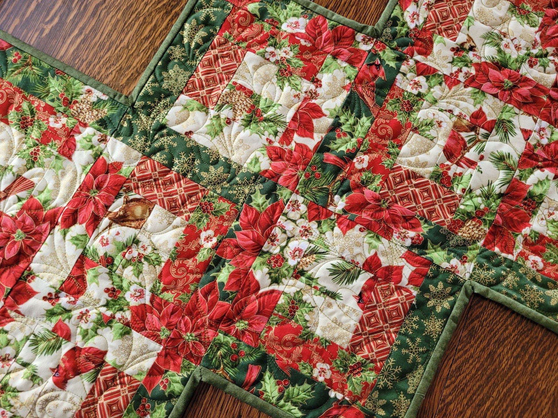 Holiday Log Cabin Quilted Table Runner | Christmas Poinsettia Patchwork Quilt