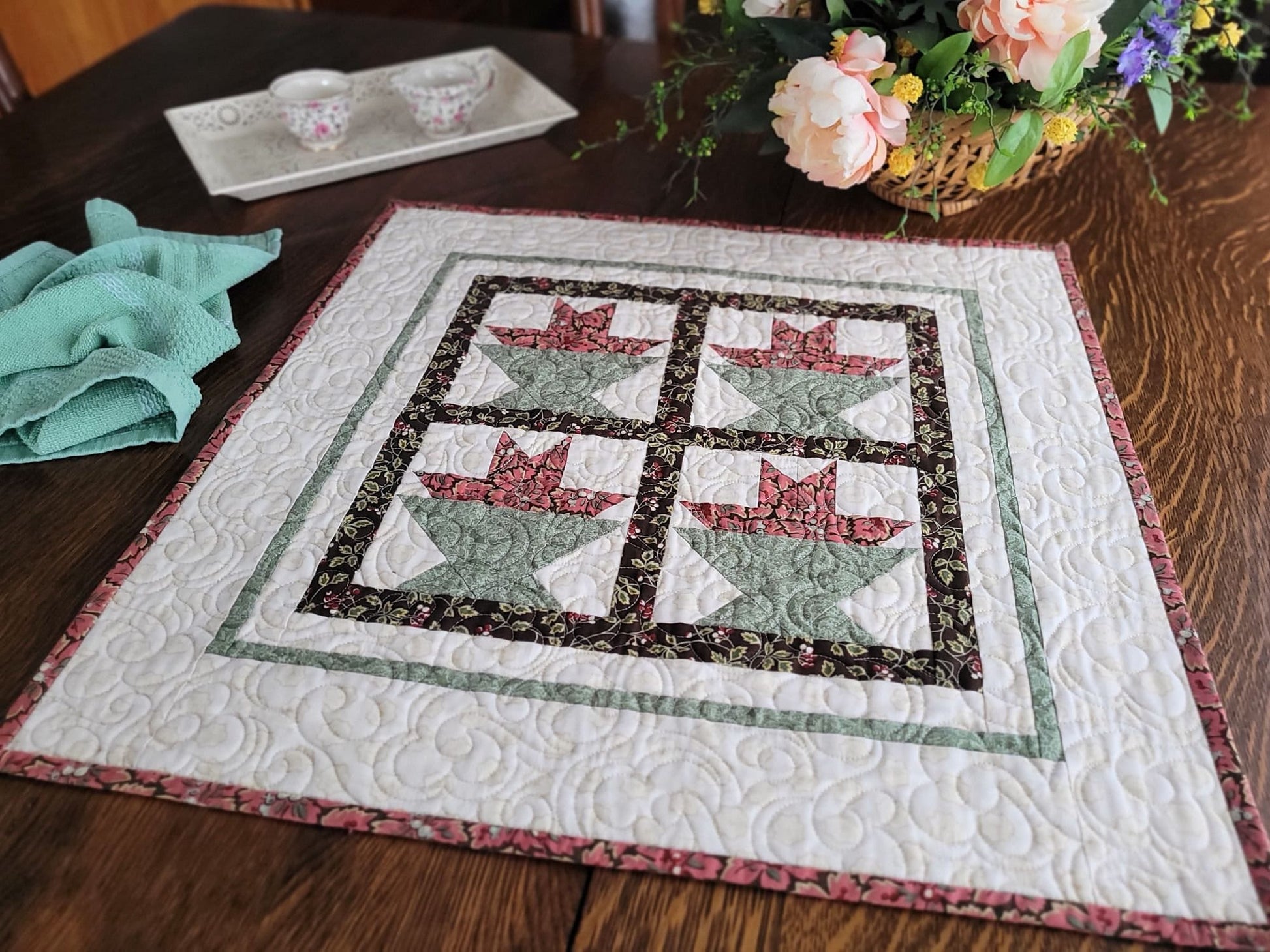 spring basket table topper quilt