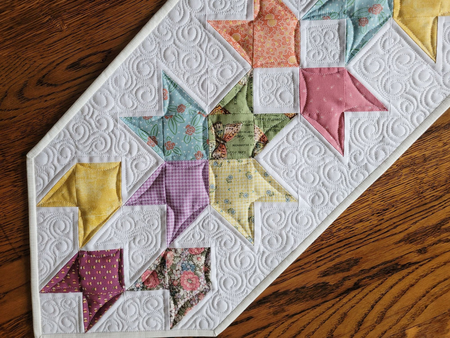quilted table runner with custom quilting